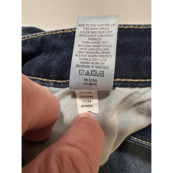 M Jeans Classic Mid-Rise Crop Maurices Womens 6 BLUE Denim Jeans Distressed Hem - Picture 9 of 16